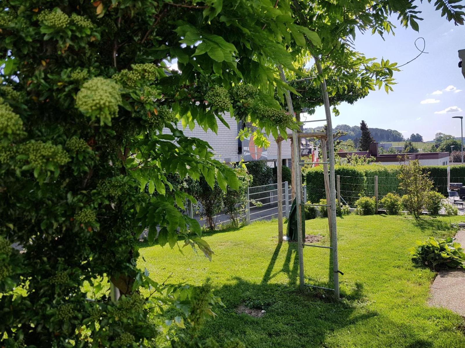 Ferienwohnungen Lilie Und Dahlie Münsingen Exterior foto