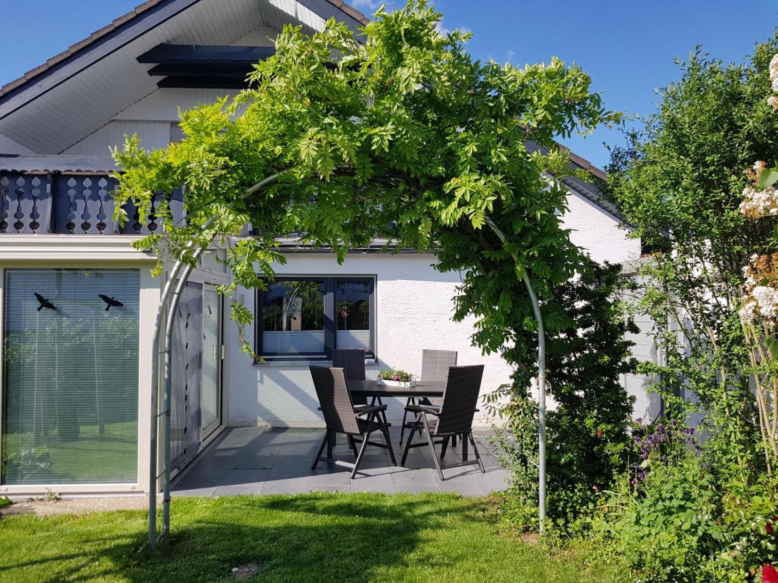 Ferienwohnungen Lilie Und Dahlie Münsingen Exterior foto